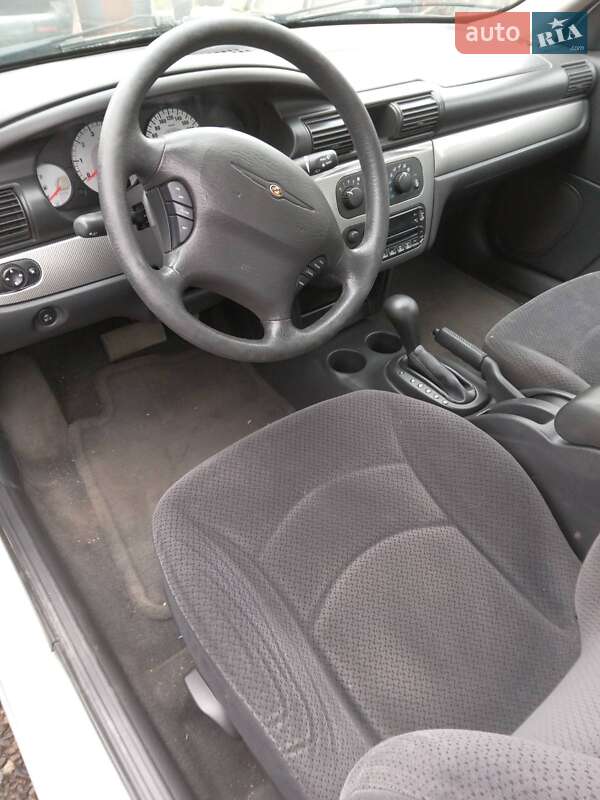 Седан Chrysler Sebring 2004 в Овидиополе