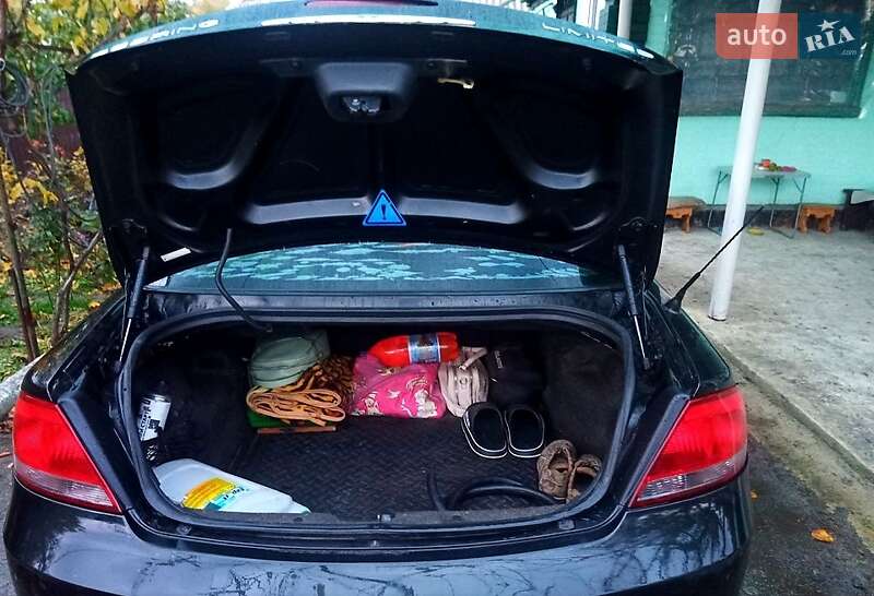 Седан Chrysler Sebring 2005 в Полтаве