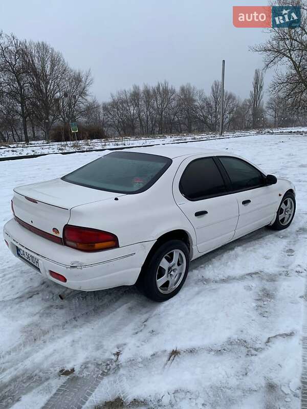Седан Chrysler Stratus 1996 в Каневе