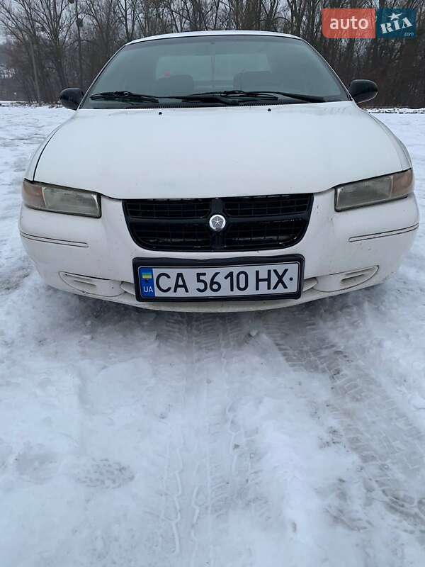 Седан Chrysler Stratus 1996 в Каневе