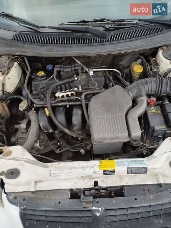 Седан Chrysler Stratus 1996 в Каневе