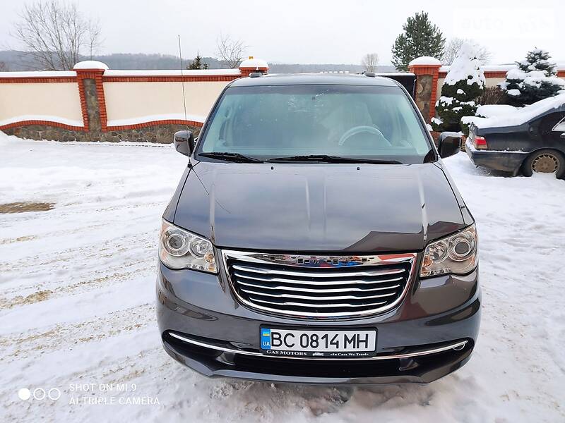 Минивэн Chrysler Town & Country 2015 в Львове