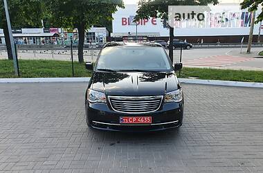 Мінівен Chrysler Town & Country 2016 в Києві