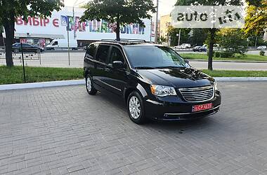 Мінівен Chrysler Town & Country 2016 в Києві