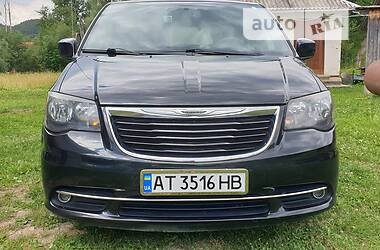 Мінівен Chrysler Town & Country 2013 в Івано-Франківську