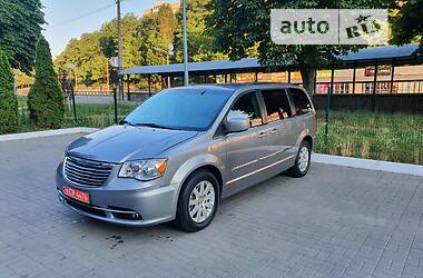 Минивэн Chrysler Town & Country 2016 в Киеве