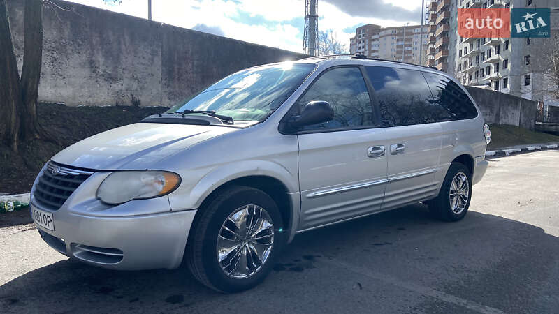 Минивэн Chrysler Town & Country 2006 в Борисполе