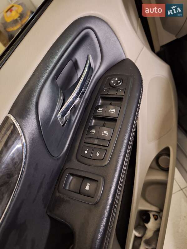 Мінівен Chrysler Town & Country 2013 в Києві