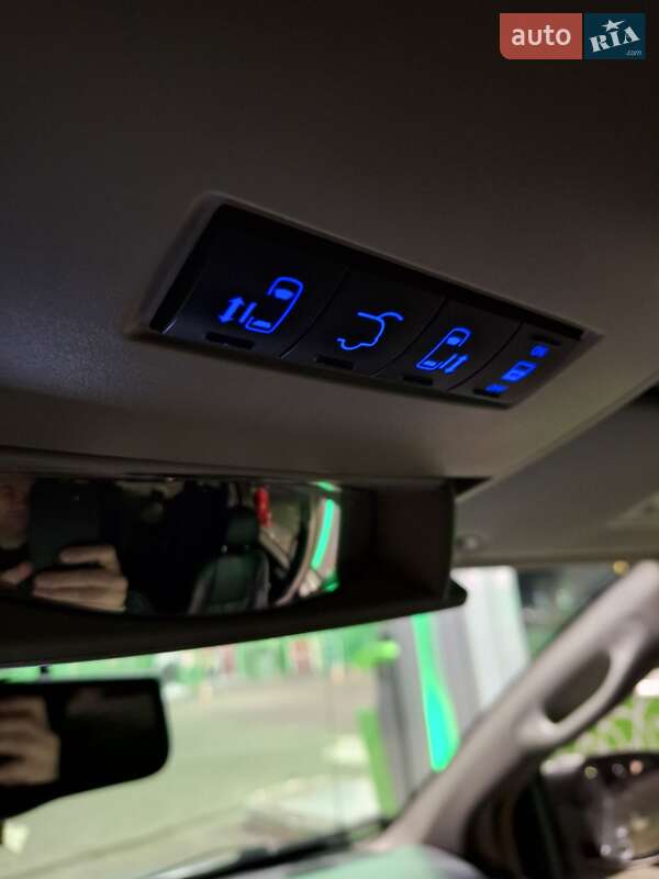 Мінівен Chrysler Town & Country 2013 в Києві