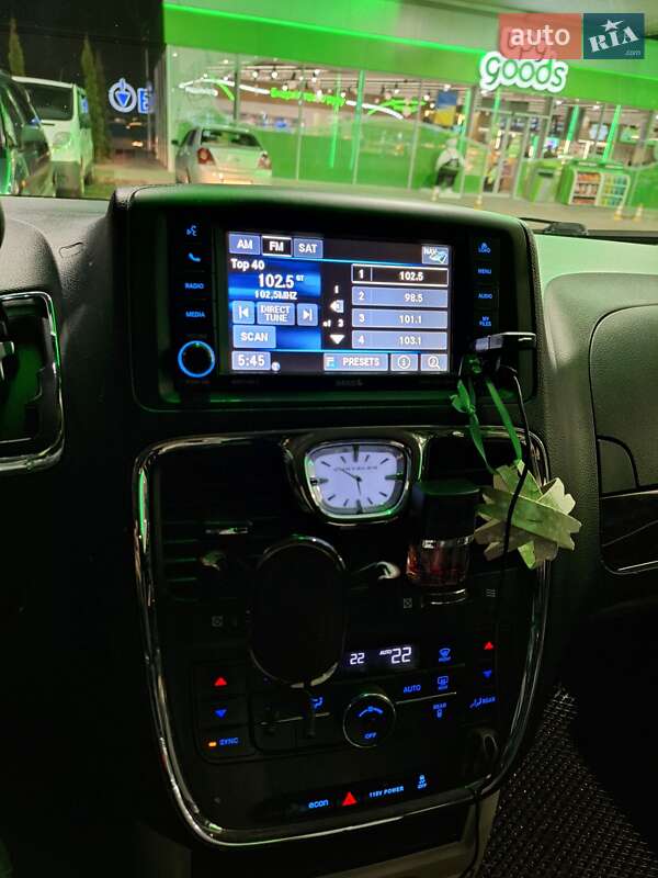 Мінівен Chrysler Town & Country 2013 в Києві