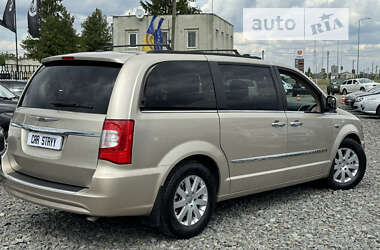 Мінівен Chrysler Town & Country 2014 в Стрию