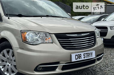 Мінівен Chrysler Town & Country 2014 в Стрию