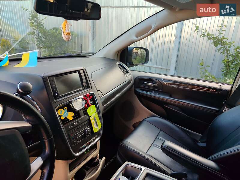 Минивэн Chrysler Town & Country 2014 в Киеве