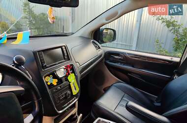 Минивэн Chrysler Town & Country 2014 в 