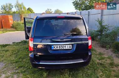 Минивэн Chrysler Town & Country 2014 в 