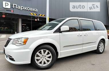 Минивэн Chrysler Town & Country 2016 в Киеве