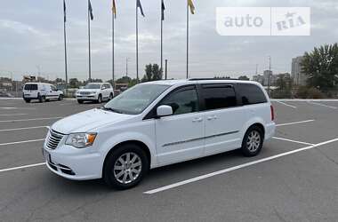 Мінівен Chrysler Town & Country 2015 в Києві