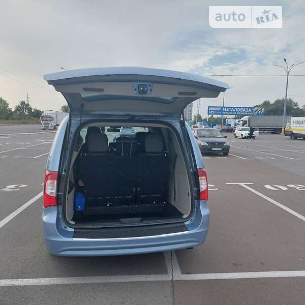 Мінівен Chrysler Town & Country 2016 в Києві