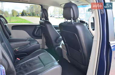 Минивэн Chrysler Town & Country 2012 в Киеве