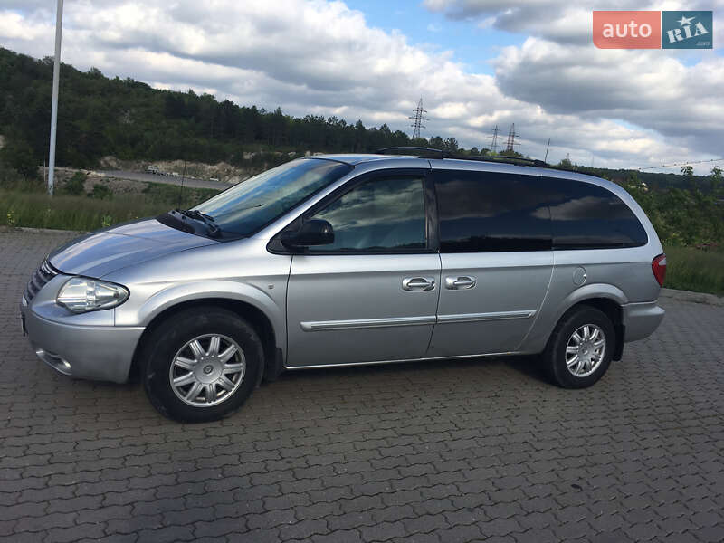 Минивэн Chrysler Town & Country 2007 в Могилев-Подольске
