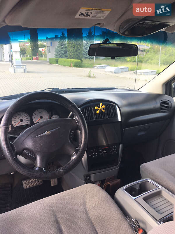 Минивэн Chrysler Town & Country 2007 в Могилев-Подольске