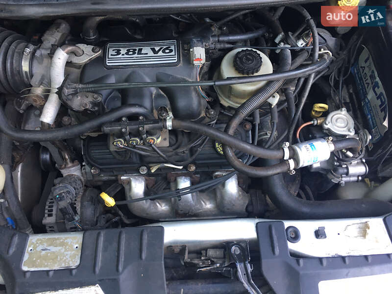 Минивэн Chrysler Town & Country 2007 в Могилев-Подольске