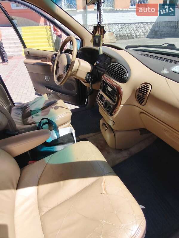 Минивэн Chrysler Town & Country 1997 в 