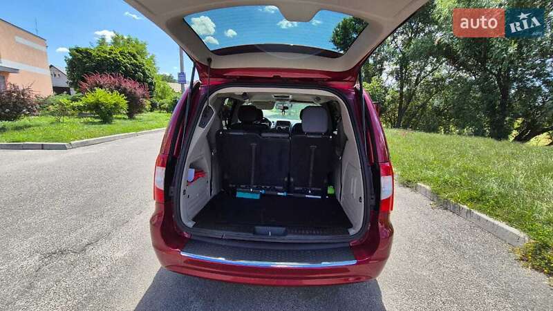 Минивэн Chrysler Town & Country 2013 в Борисполе