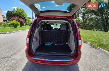 Минивэн Chrysler Town & Country 2013 в 
