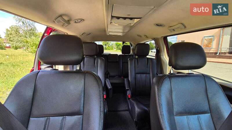 Минивэн Chrysler Town & Country 2013 в Борисполе