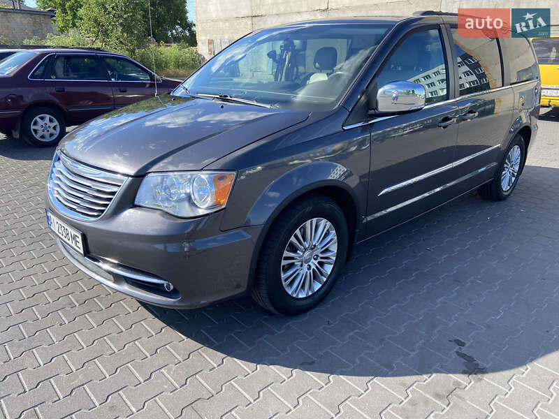 Мінівен Chrysler Town & Country 2014 в Василькові