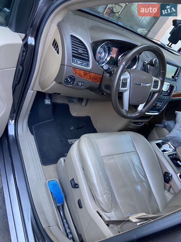 Мінівен Chrysler Town & Country 2014 в Василькові