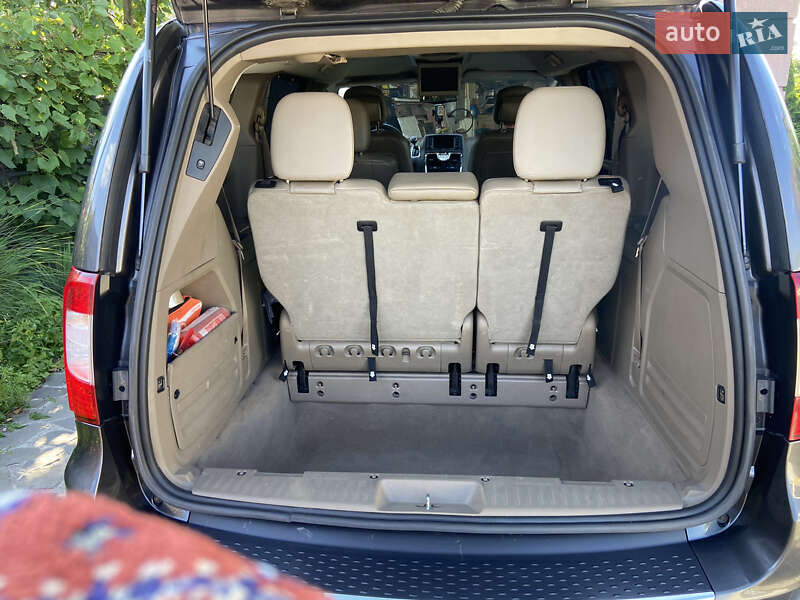 Мінівен Chrysler Town & Country 2014 в Василькові