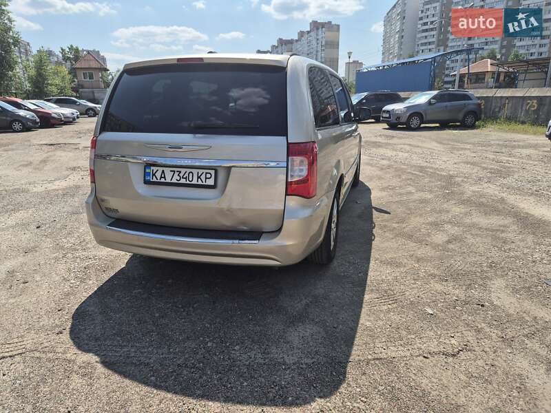 Мінівен Chrysler Town & Country 2014 в Києві фото 3 Мінівен Chrysler Town & Country 2014 в Києві