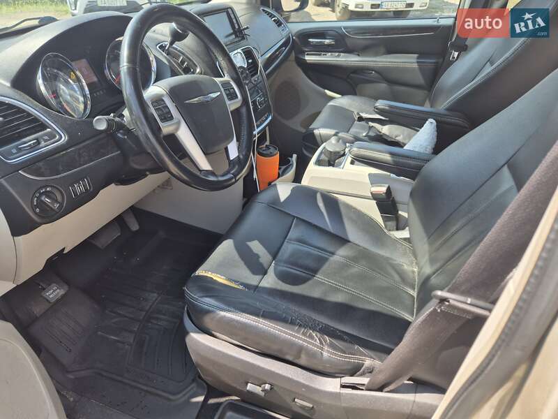 Мінівен Chrysler Town & Country 2014 в Києві фото 12 Мінівен Chrysler Town & Country 2014 в Києві