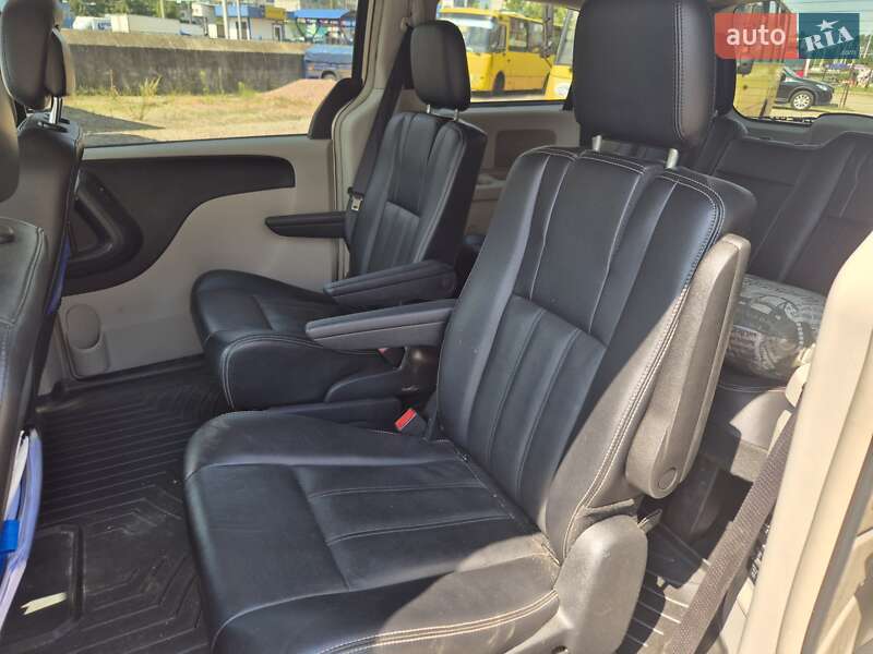Мінівен Chrysler Town & Country 2014 в Києві фото 13 Мінівен Chrysler Town & Country 2014 в Києві