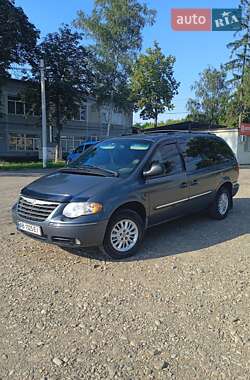 Мінівен Chrysler Town & Country 2005 в Чернівцях