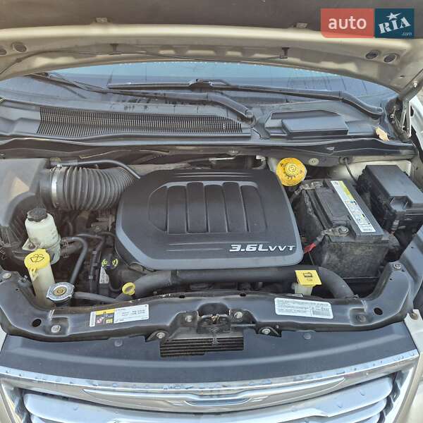 Мінівен Chrysler Town & Country 2014 в Києві фото 15 Мінівен Chrysler Town & Country 2014 в Києві
