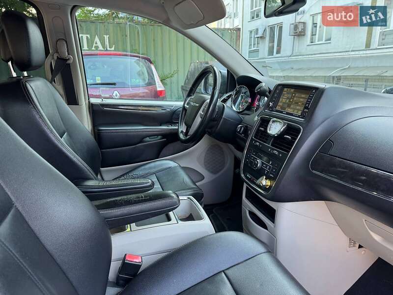 Мінівен Chrysler Town & Country 2014 в Одесі