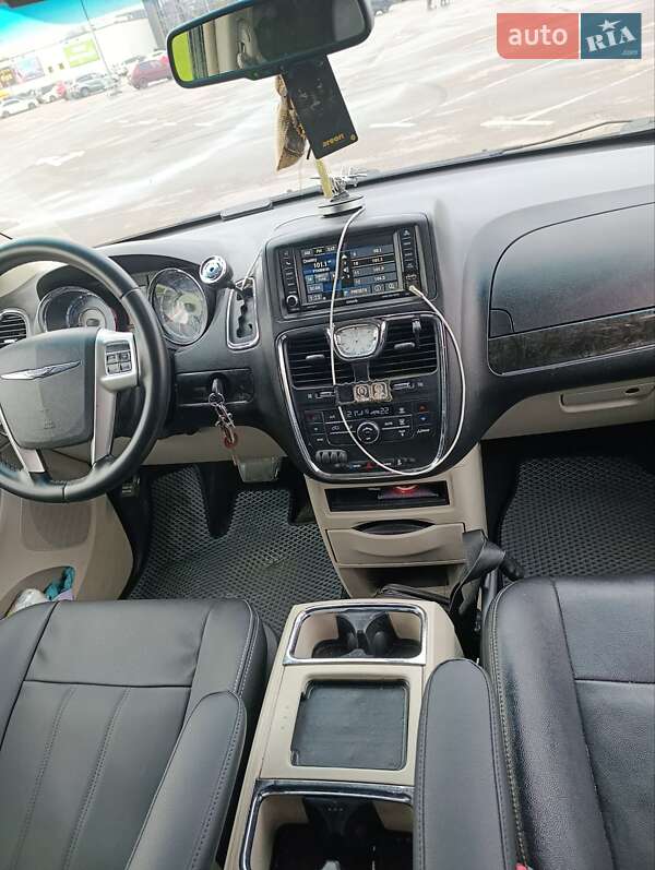Минивэн Chrysler Town & Country 2014 в Белой Церкви
