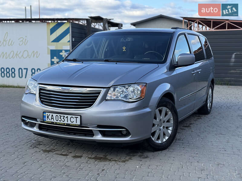 Минивэн Chrysler Town & Country 2016 в Киеве фото Минивэн Chrysler Town & Country 2016 в Киеве