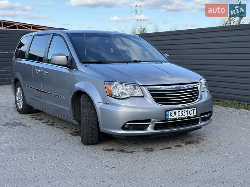 Минивэн Chrysler Town & Country 2016 в Киеве фото 2 Минивэн Chrysler Town & Country 2016 в Киеве