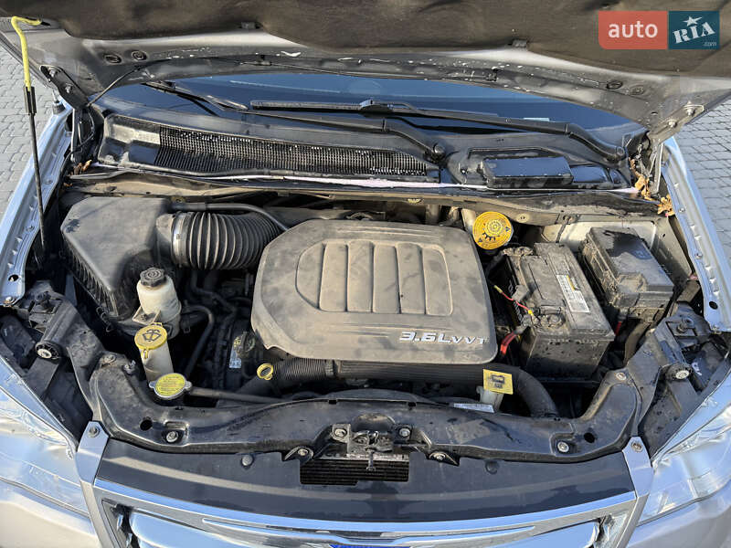 Минивэн Chrysler Town & Country 2016 в Киеве фото 10 Минивэн Chrysler Town & Country 2016 в Киеве