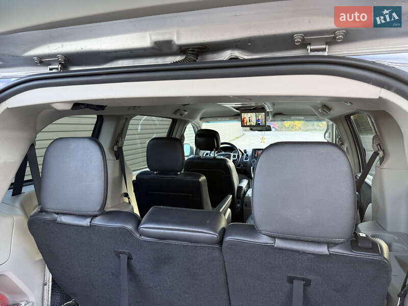 Минивэн Chrysler Town & Country 2016 в Киеве фото 27 Минивэн Chrysler Town & Country 2016 в Киеве