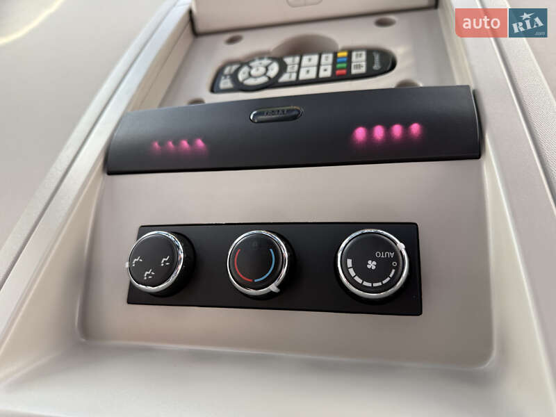 Минивэн Chrysler Town & Country 2016 в Киеве фото 33 Минивэн Chrysler Town & Country 2016 в Киеве