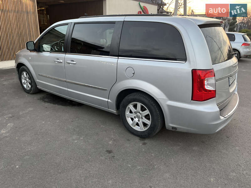 Минивэн Chrysler Town & Country 2012 в Виноградове