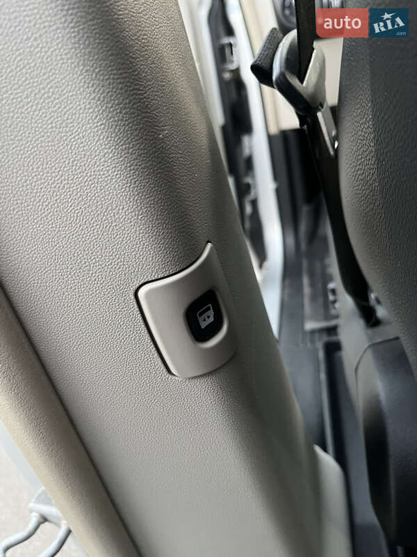 Минивэн Chrysler Town & Country 2012 в Виноградове