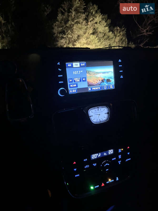 Минивэн Chrysler Town & Country 2012 в Виноградове