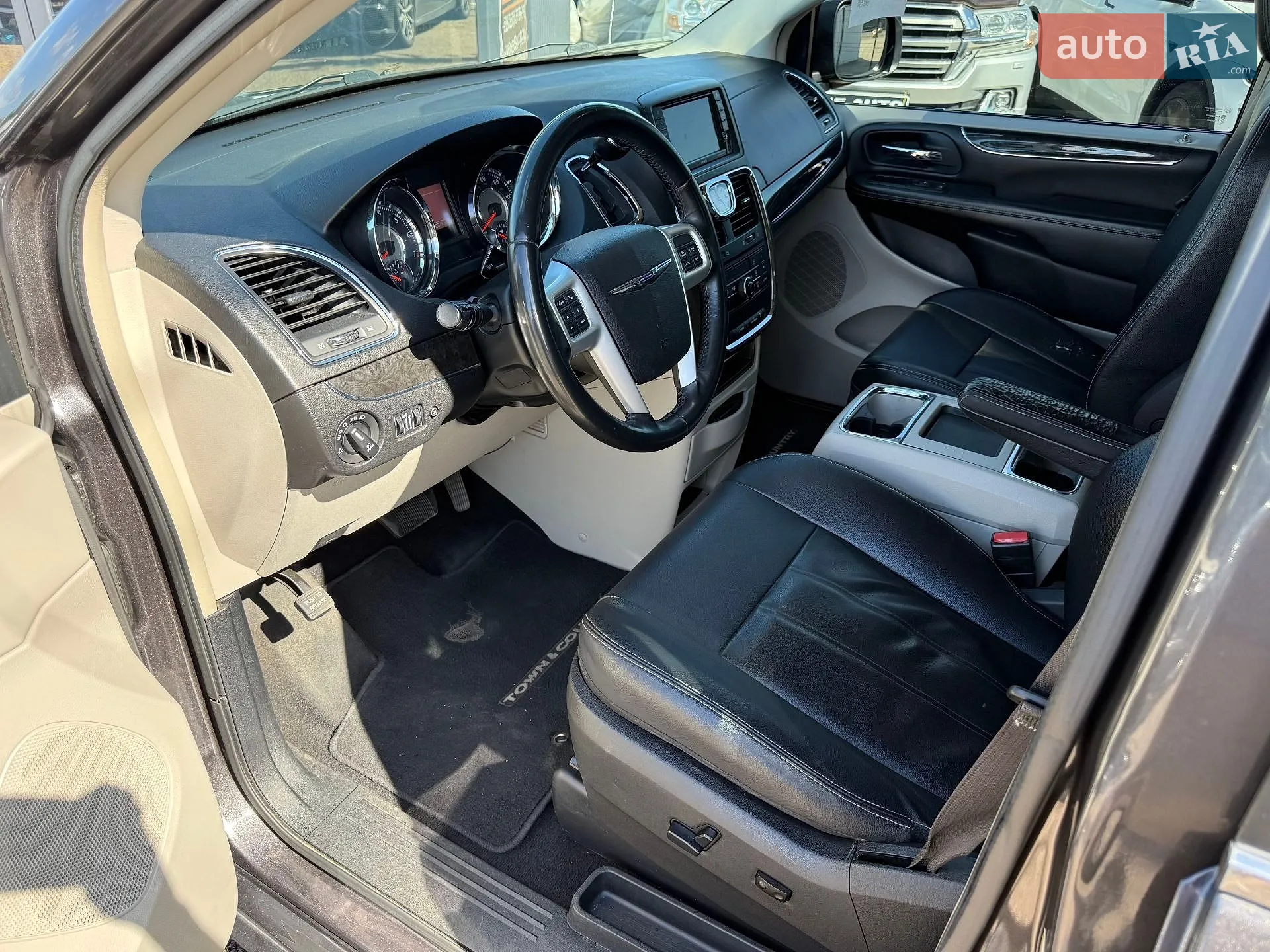 2014 Chrysler Town & Country - мініатюра 11