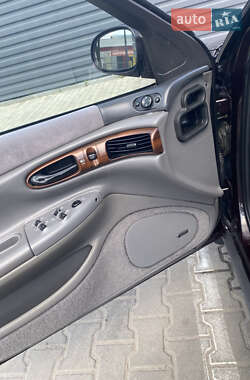 Седан Chrysler Vision 1993 в 